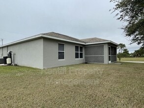 1429 NE 5th Ave in Cape Coral, FL - Building Photo - Building Photo