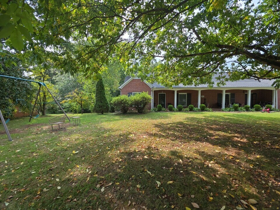 705 E Hudgens St, Unit B in Cookeville, TN - Building Photo