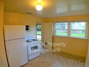 1476 E 8th St in Chico, CA - Building Photo - Building Photo