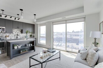 Midline Apartments in St. Paul, MN - Building Photo - Interior Photo