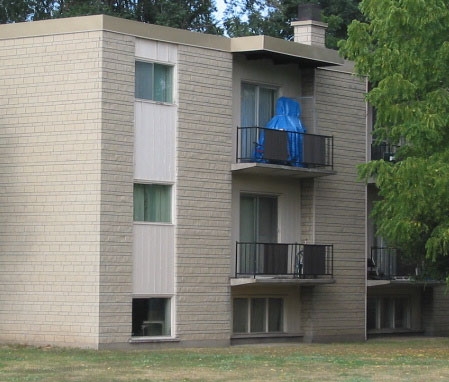 Willow Court in Kitchener, ON - Building Photo