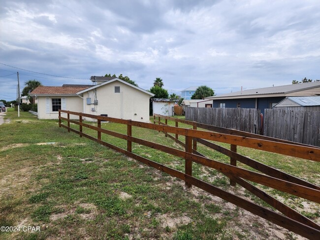 205 1st St in Panama City Beach, FL - Building Photo - Building Photo