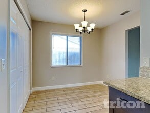 1237 Edgerton Dr in Valrico, FL - Foto de edificio - Building Photo