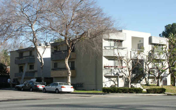 11459 Riverside Dr in North Hollywood, CA - Foto de edificio - Building Photo