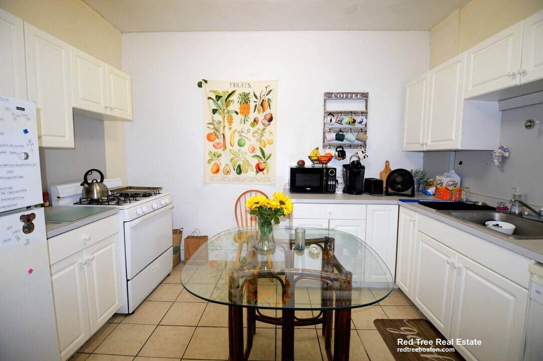 54 Egmont St in Brookline, MA - Foto de edificio