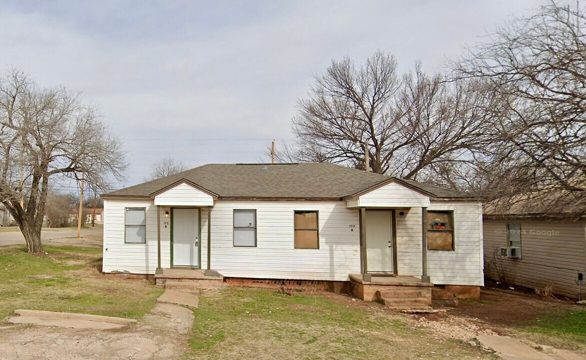 1315 SW E Ave in Lawton, OK - Foto de edificio