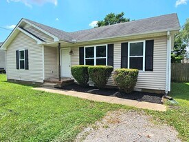 1331 Hugh Hunter Rd in Oak Grove, KY - Building Photo