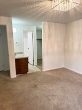 3031 Bridgeport Way W, Unit B in University Place, WA - Building Photo - Building Photo