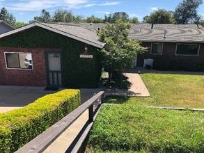 10231 Buena Vista Dr in Jackson, CA - Building Photo - Building Photo