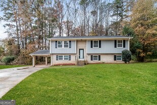 8295 Englewood Trail in Riverdale, GA - Building Photo