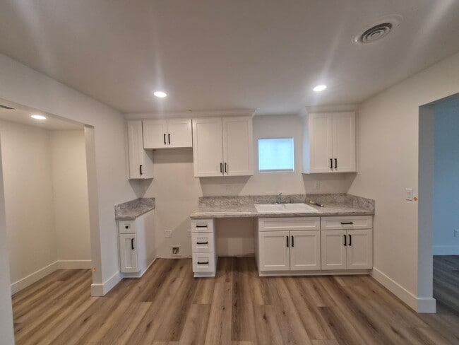 property at 118 E Warren Ave