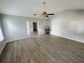 6003 Flower Meadow in San Antonio, TX - Foto de edificio - Building Photo