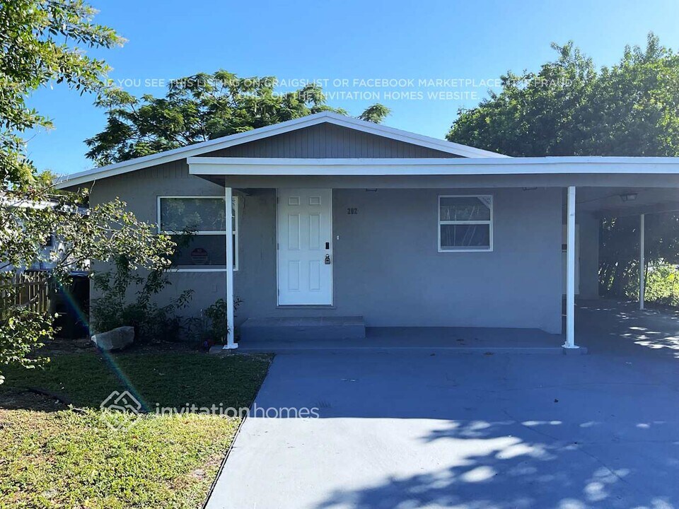 202 NW 3rd St in Delray Beach, FL - Building Photo