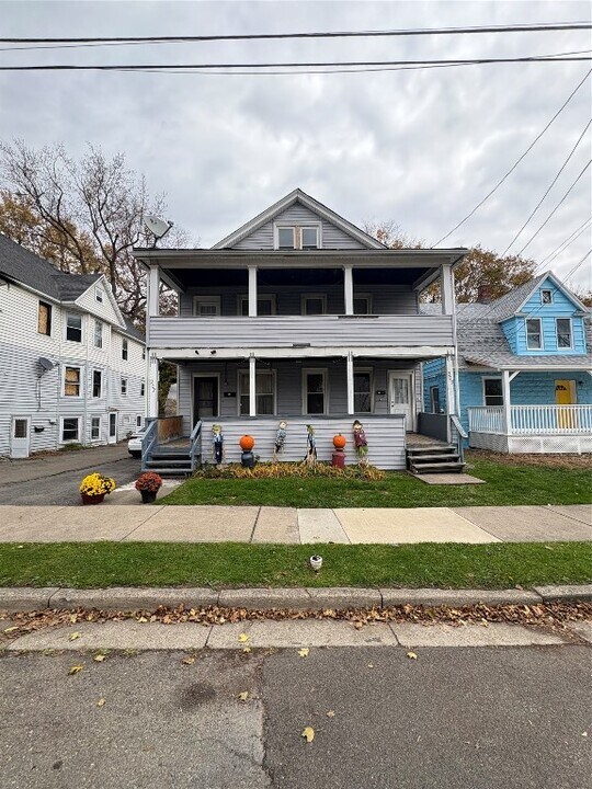 209 Hudson St in Johnson City, NY - Building Photo