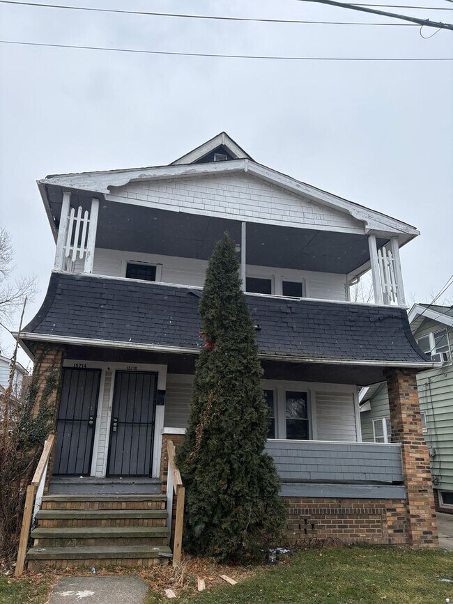 15710 Corsica Ave in Cleveland, OH - Foto de edificio - Building Photo