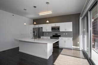 1 West Broadway in Tucson, AZ - Building Photo - Interior Photo