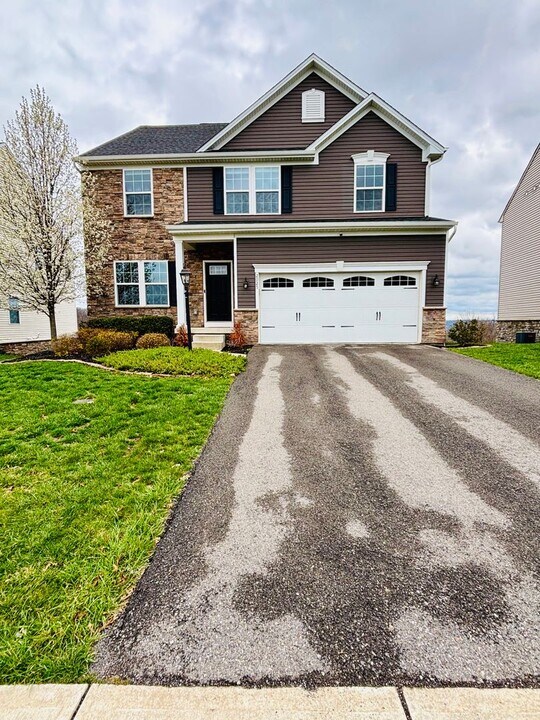 2925 Pinnacle Dr in Mcdonald, PA - Building Photo