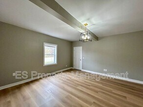 576 E Fall Creek Pkwy N Dr in Indianapolis, IN - Building Photo - Building Photo