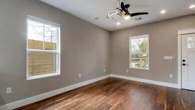 105 Elkhart St in Austin, TX - Building Photo - Building Photo
