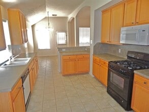 26872 Monarch Manor Ln in Humble, TX - Foto de edificio - Building Photo