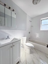 Meadowbrook Gardens in Cedar Grove, NJ - Foto de edificio - Building Photo