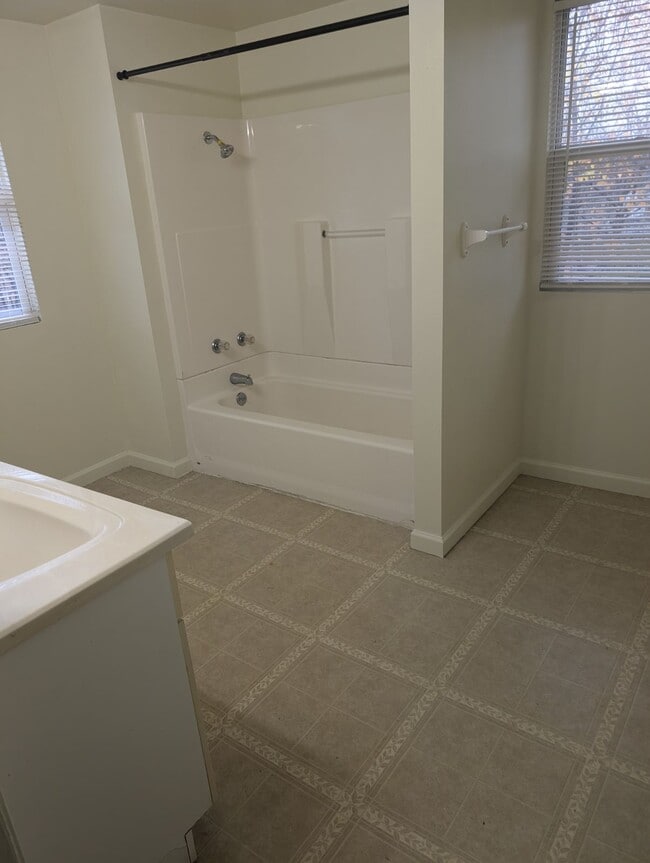 2442 Gibson St in Flint, MI - Building Photo - Building Photo