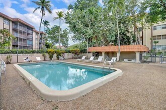 6361 N Falls Cir Dr in Lauderhill, FL - Building Photo - Building Photo