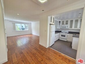 142 San Vicente Blvd in Santa Monica, CA - Building Photo - Building Photo