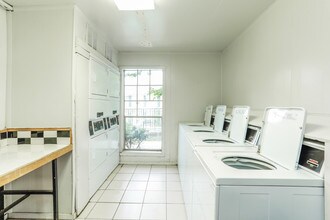 Hillside Apartments in Huntsville, TX - Foto de edificio - Interior Photo