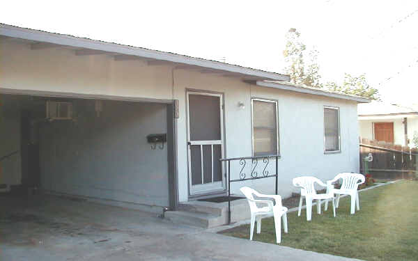 425 Poplar Ave in Manteca, CA - Building Photo