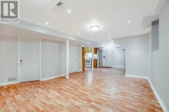 7236 Tippett Ct in Mississauga, ON - Building Photo - Building Photo