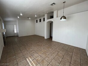 7100 Junction Village Ave in Las Vegas, NV - Foto de edificio - Building Photo