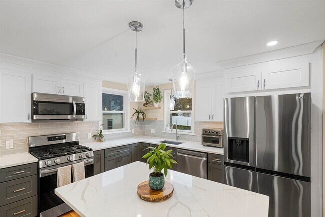 57 Cook St in Newton, MA - Building Photo - Building Photo