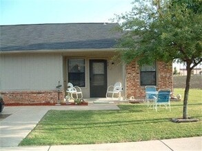 108 8th St in Venus, TX - Foto de edificio - Building Photo