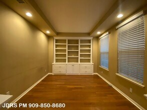 121 Roadrunner in Irvine, CA - Building Photo - Building Photo