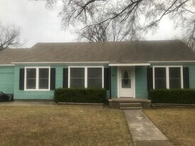 1814 Buck St in Gainesville, TX - Building Photo