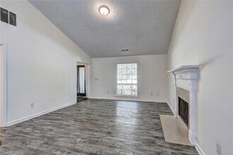 9166 Tara Dr SW in Covington, GA - Foto de edificio - Building Photo