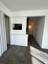 5995 W Hampden Ave in Denver, CO - Foto de edificio - Building Photo