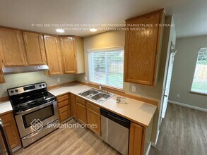 8006 Upper Ridge Rd in Everett, WA - Foto de edificio - Building Photo