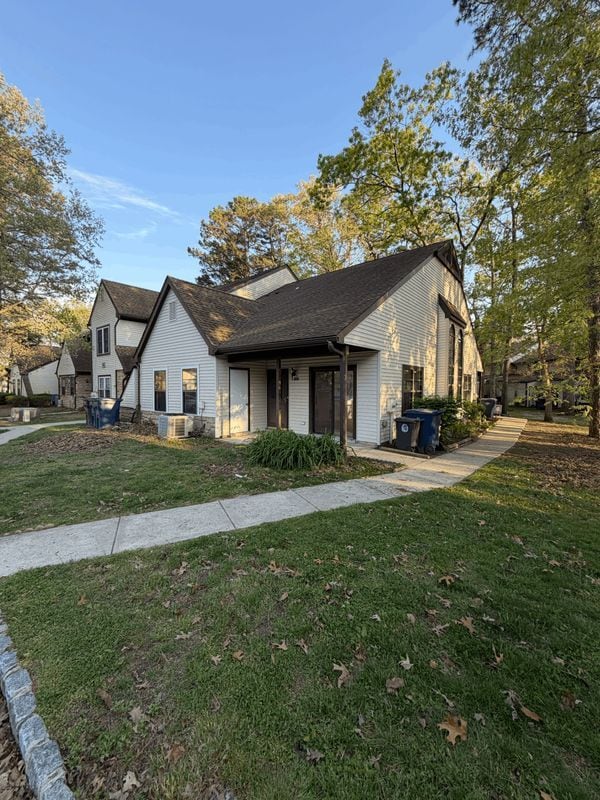 property at 2807 Hawthorn Ct