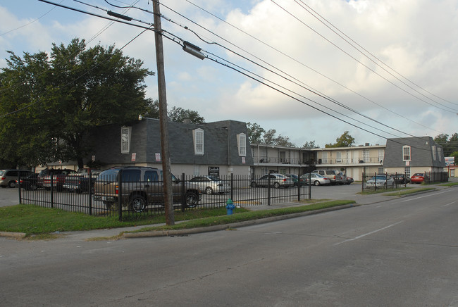 735 W Cavalcade Apartments in Houston, TX - Building Photo - Building Photo