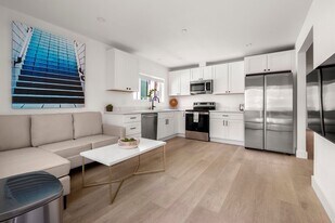 2221 Carleton St in Berkeley, CA - Building Photo