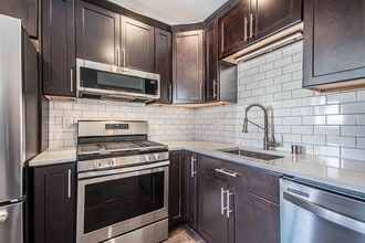 1014 E Pearson St in Milwaukee, WI - Building Photo - Building Photo