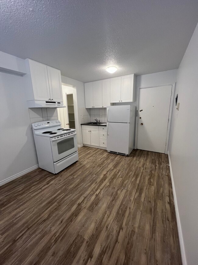 Smitten Place in Edmonton, AB - Building Photo - Building Photo