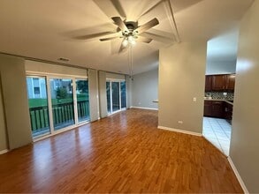 1335 Gifford Ct in Hanover Park, IL - Building Photo - Building Photo