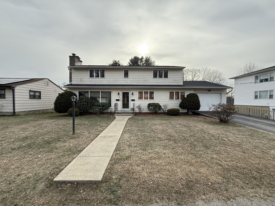 119 Rosengarten Dr in Waterbury, CT - Building Photo