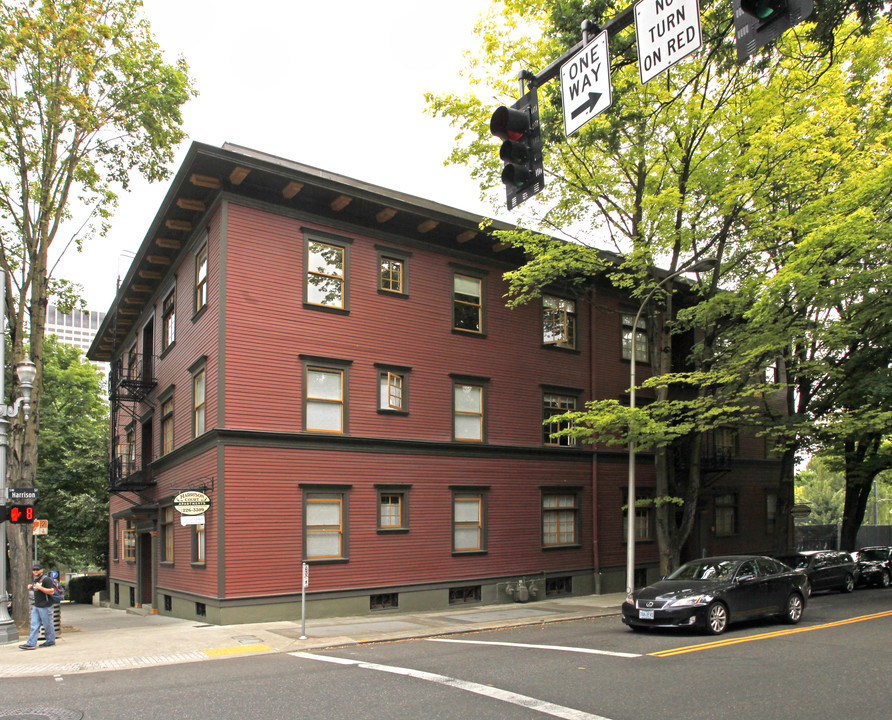 Harrison Court Apartments in Portland, OR - Foto de edificio