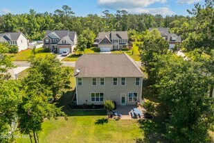 415 Mae Dr in Hampstead, NC - Foto de edificio - Building Photo