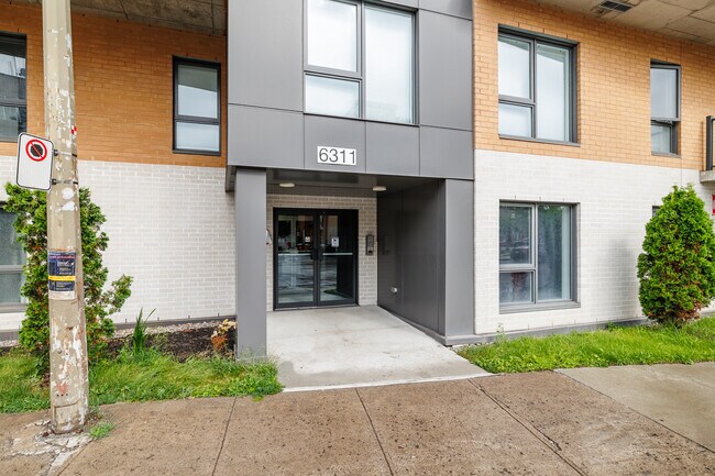 6311a Boul Gouin O in Montréal, QC - Building Photo - Building Photo