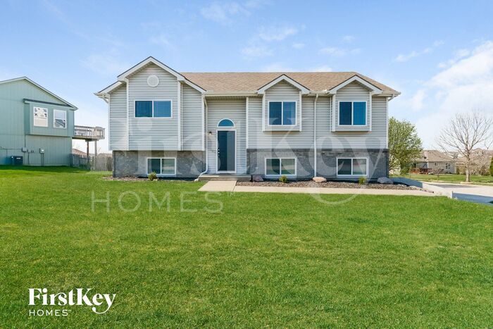 9301 NE Paw Paw Dr in Kansas City, MO - Building Photo
